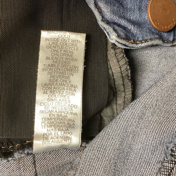 Democracy "Ab"solution Cuffed Indigo Ankle jeans - Picture 12 of 16